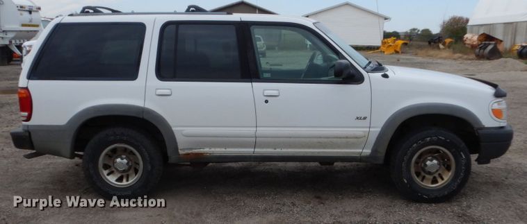 image for item EC9007 2000 Ford Explorer SUV