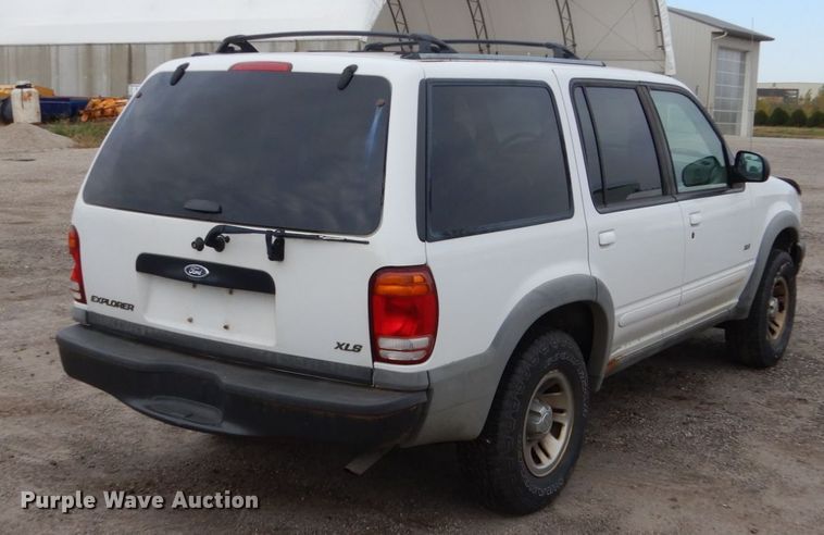 image for item EC9007 2000 Ford Explorer SUV