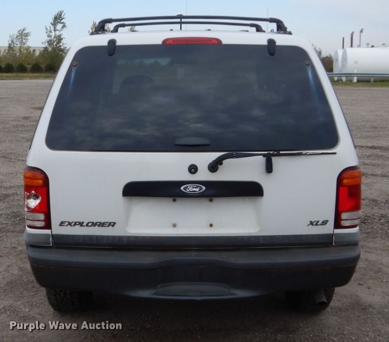 image for item EC9007 2000 Ford Explorer SUV