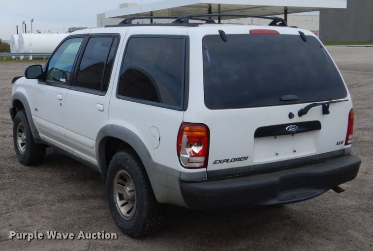image for item EC9007 2000 Ford Explorer SUV