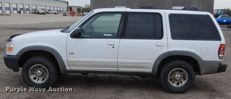 image for item EC9007 2000 Ford Explorer SUV