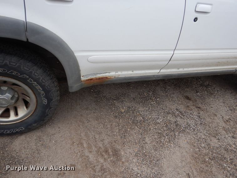image for item EC9007 2000 Ford Explorer SUV