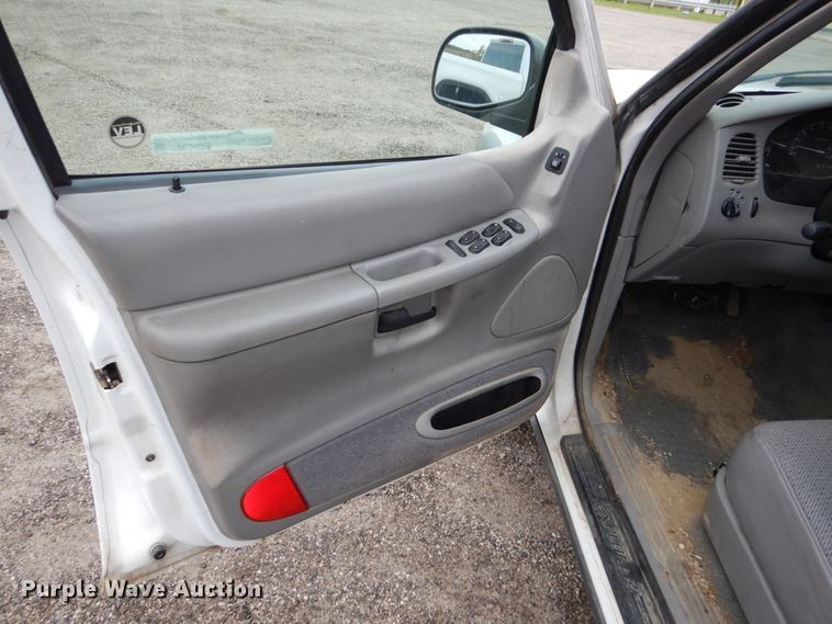 image for item EC9007 2000 Ford Explorer SUV