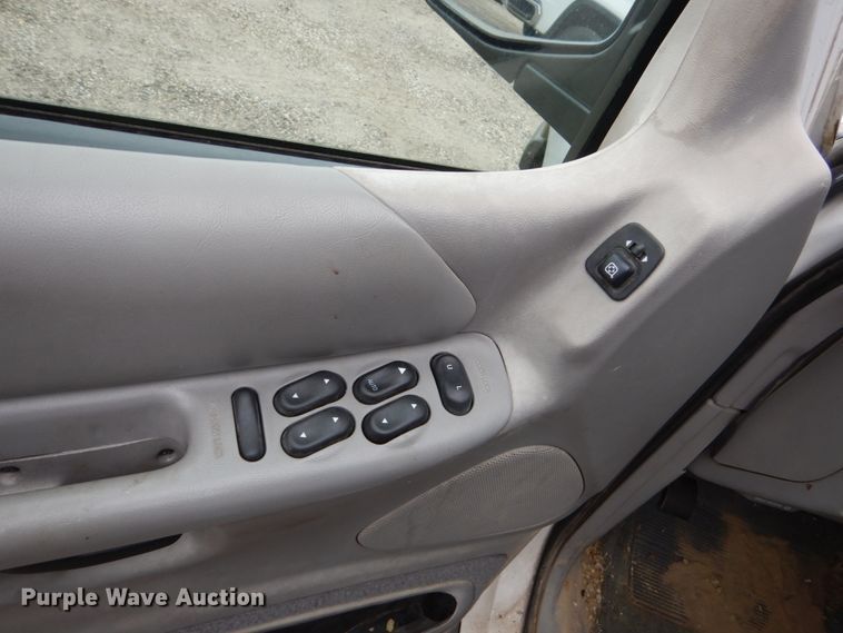 image for item EC9007 2000 Ford Explorer SUV