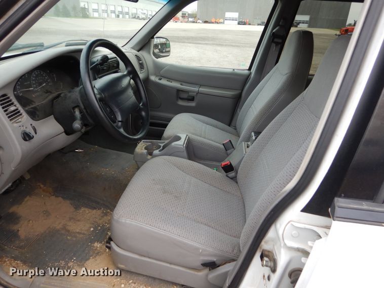 image for item EC9007 2000 Ford Explorer SUV