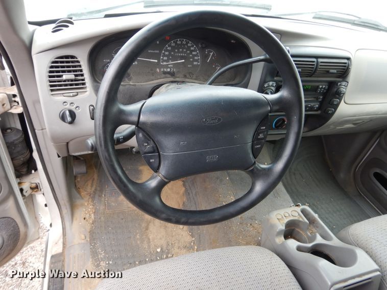 image for item EC9007 2000 Ford Explorer SUV