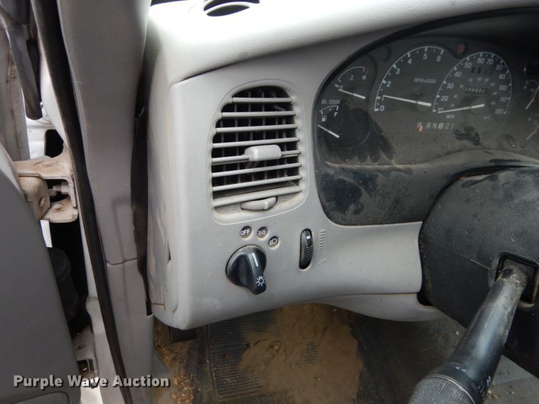 image for item EC9007 2000 Ford Explorer SUV