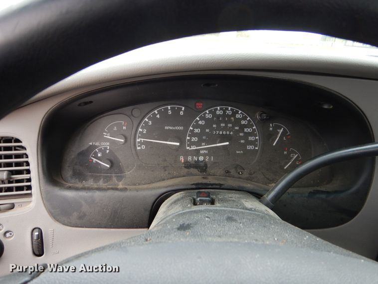 image for item EC9007 2000 Ford Explorer SUV