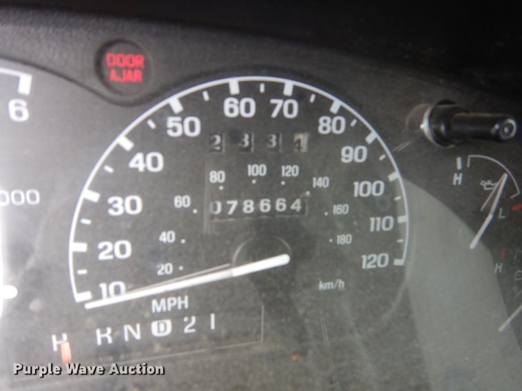 image for item EC9007 2000 Ford Explorer SUV