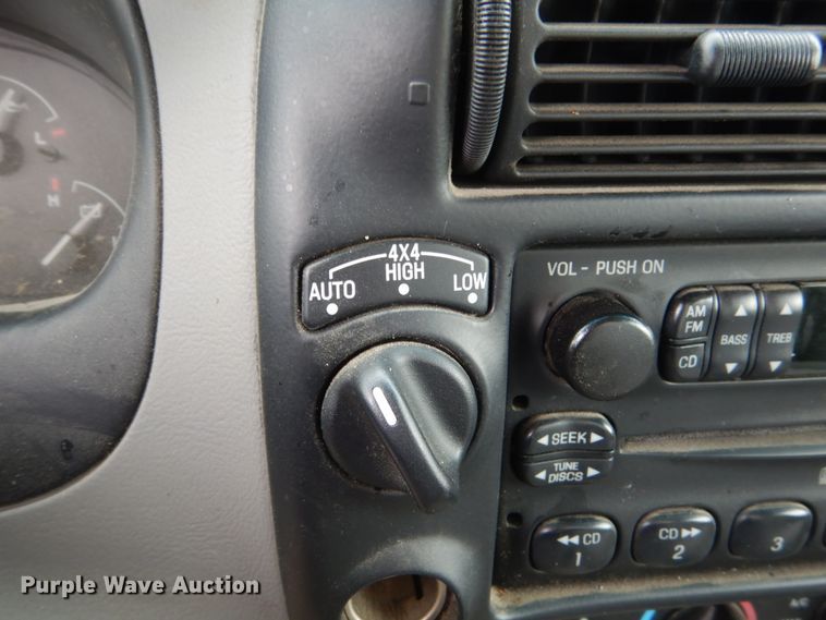 image for item EC9007 2000 Ford Explorer SUV