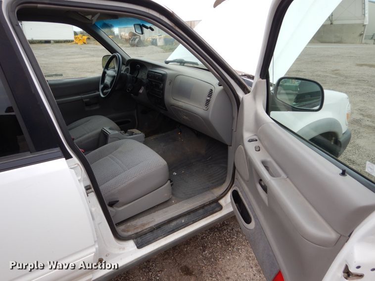 image for item EC9007 2000 Ford Explorer SUV