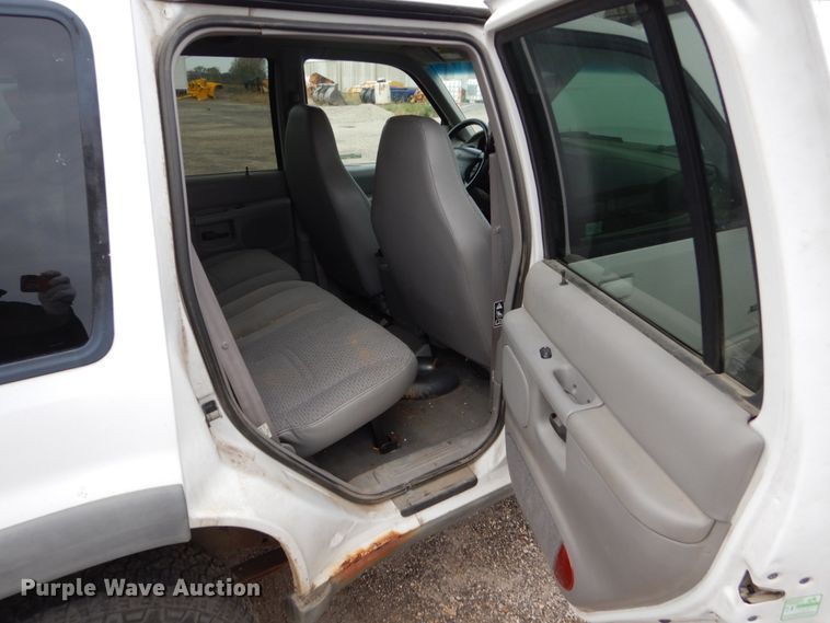 image for item EC9007 2000 Ford Explorer SUV