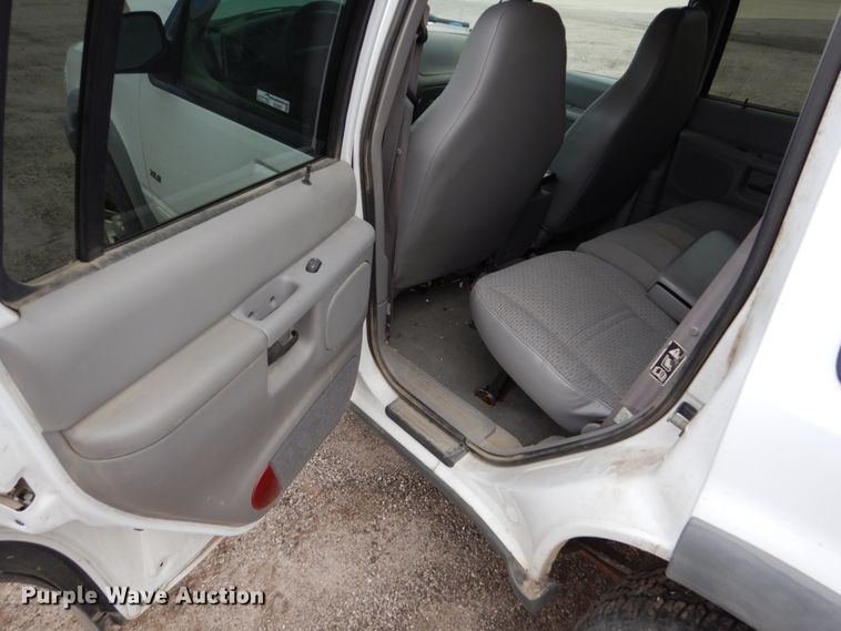 image for item EC9007 2000 Ford Explorer SUV