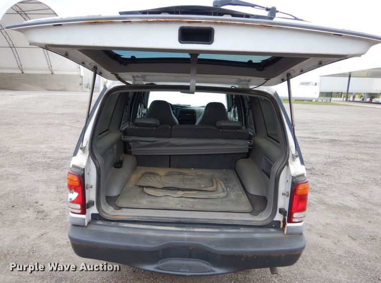 image for item EC9007 2000 Ford Explorer SUV