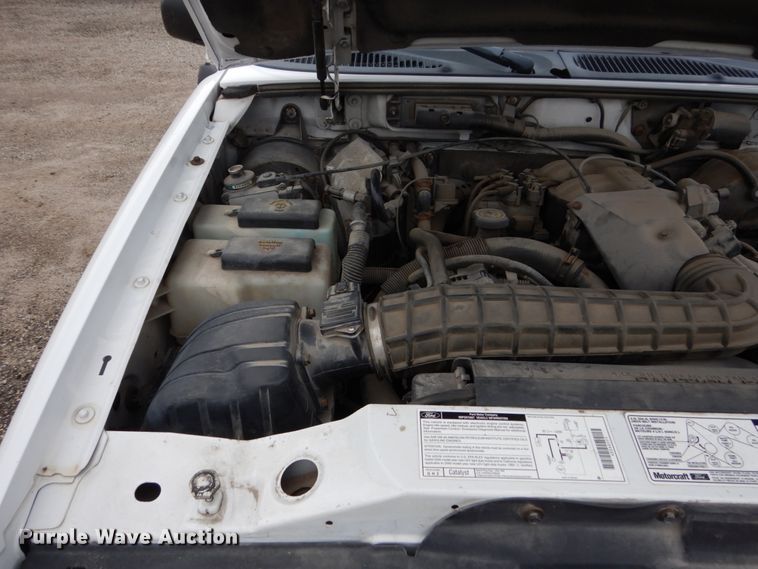 image for item EC9007 2000 Ford Explorer SUV