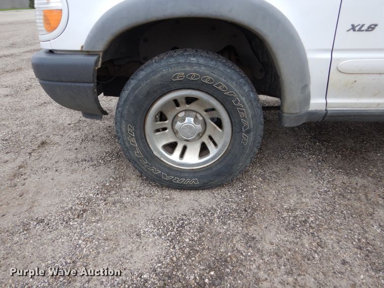 image for item EC9007 2000 Ford Explorer SUV