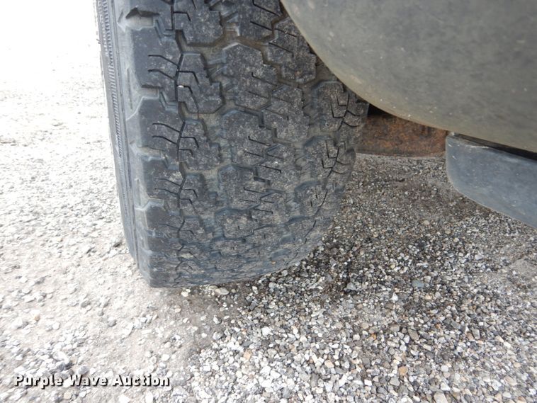 image for item EC9007 2000 Ford Explorer SUV