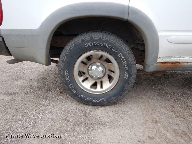 image for item EC9007 2000 Ford Explorer SUV