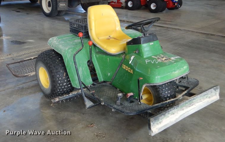image for item EC9014 John Deere 1200A bunker rake