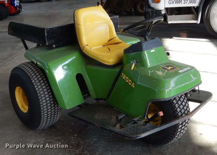 image for item EC9015 John Deere 1200A bunker rake