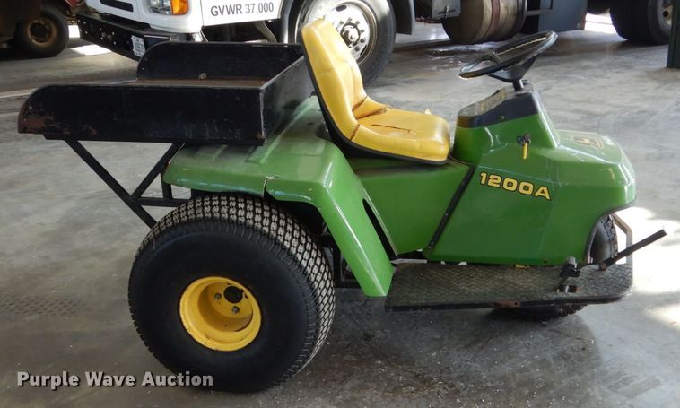 image for item EC9015 John Deere 1200A bunker rake