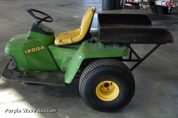 image for item EC9015 John Deere 1200A bunker rake