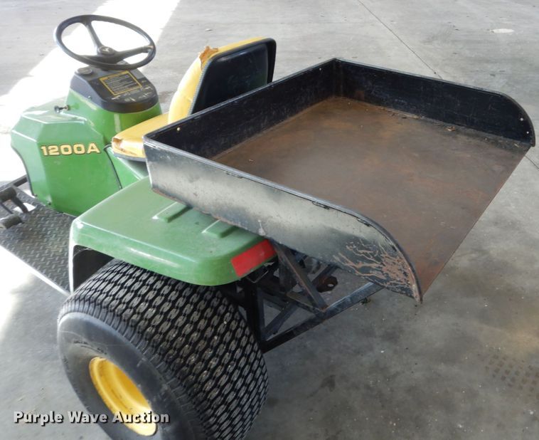 image for item EC9015 John Deere 1200A bunker rake