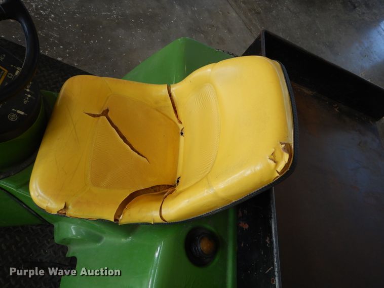 image for item EC9015 John Deere 1200A bunker rake