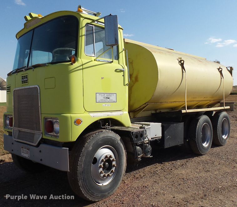 image for item EF9567 1968 Mack FL711LST tank truck