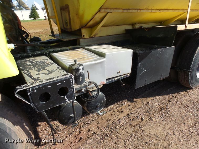 image for item EF9567 1968 Mack FL711LST tank truck