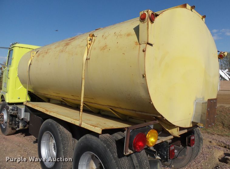 image for item EF9567 1968 Mack FL711LST tank truck