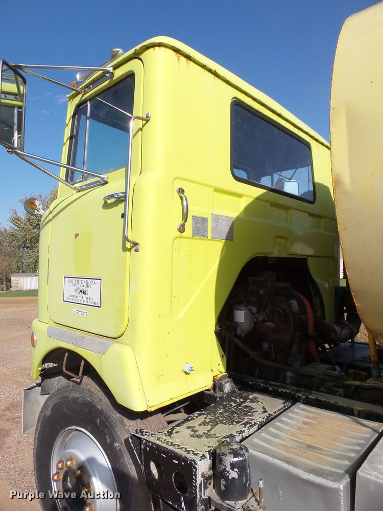 image for item EF9567 1968 Mack FL711LST tank truck