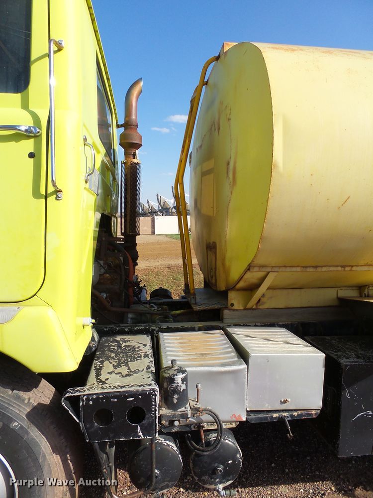 image for item EF9567 1968 Mack FL711LST tank truck