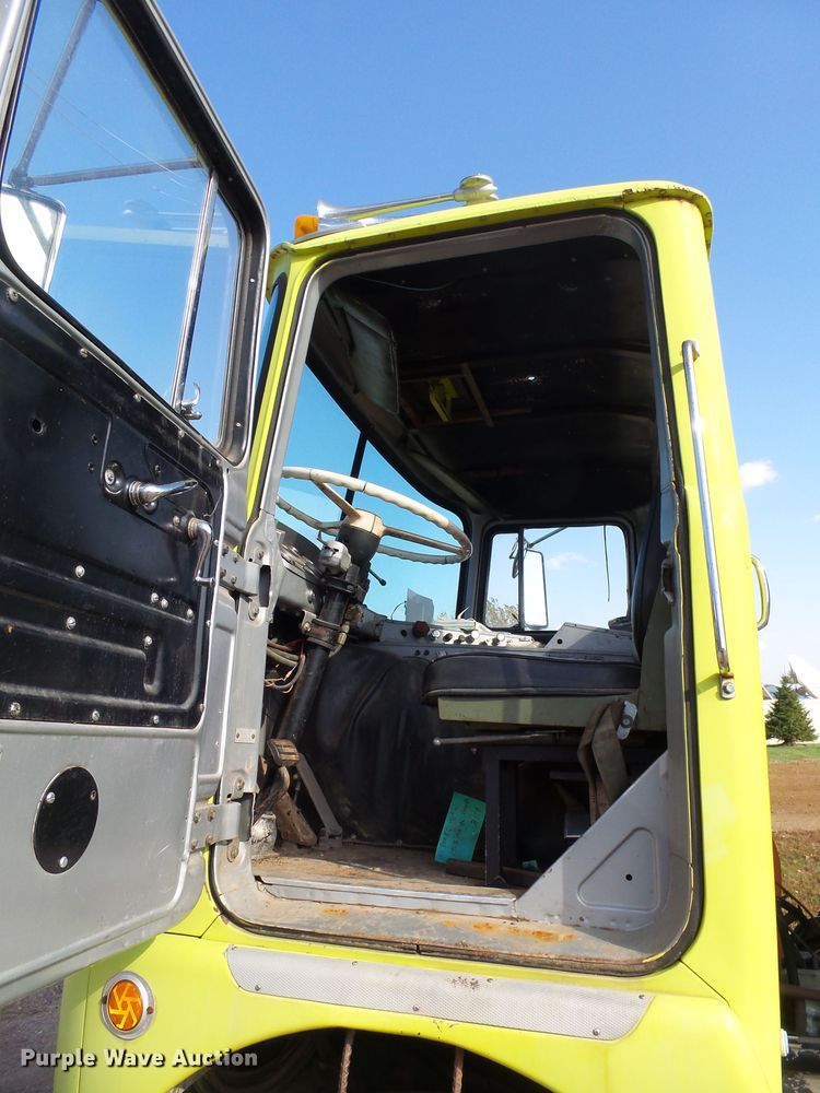 image for item EF9567 1968 Mack FL711LST tank truck