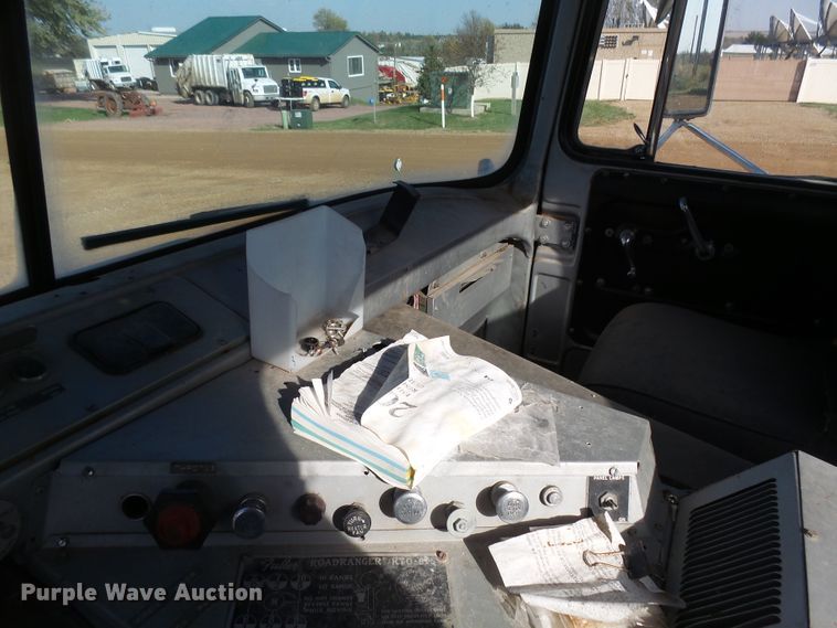 image for item EF9567 1968 Mack FL711LST tank truck