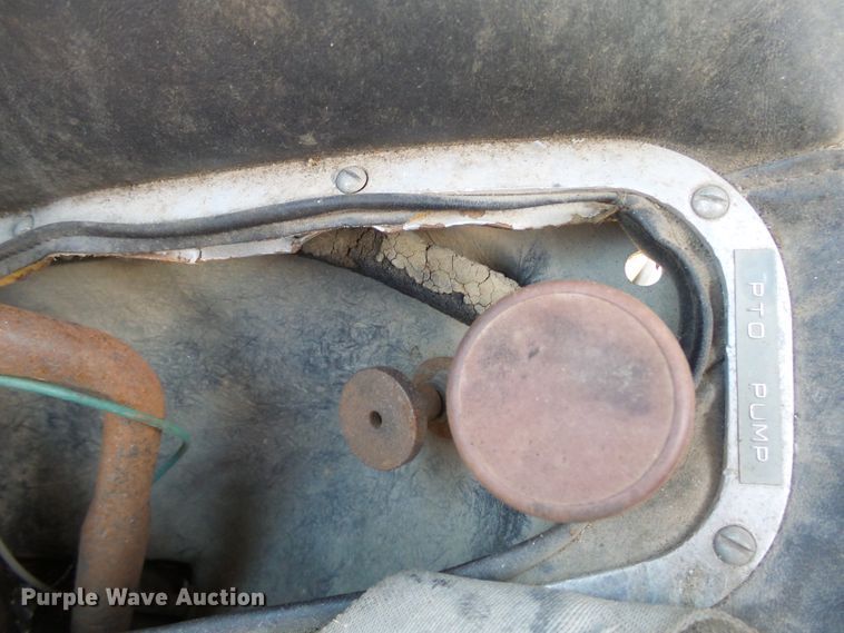 image for item EF9567 1968 Mack FL711LST tank truck