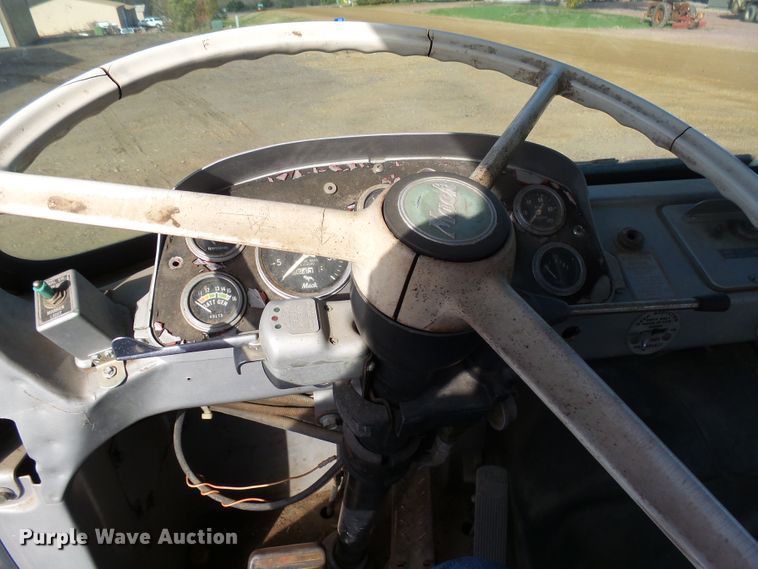 image for item EF9567 1968 Mack FL711LST tank truck