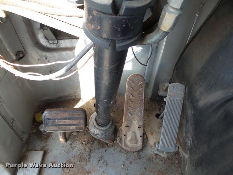 image for item EF9567 1968 Mack FL711LST tank truck