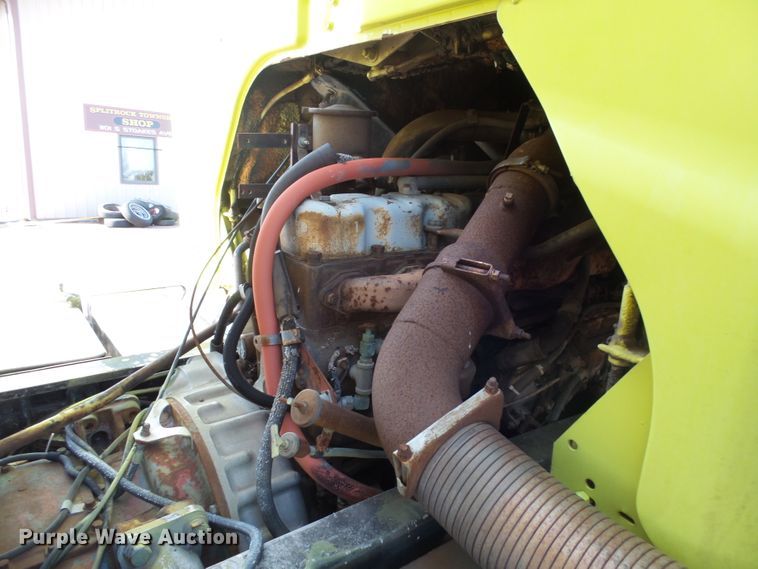 image for item EF9567 1968 Mack FL711LST tank truck