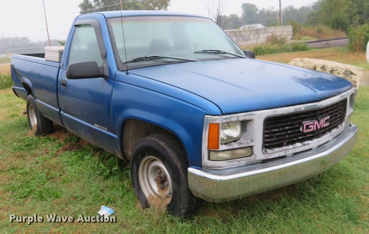 image for item EQ9335 1997 GMC Sierra 1500 pickup truck