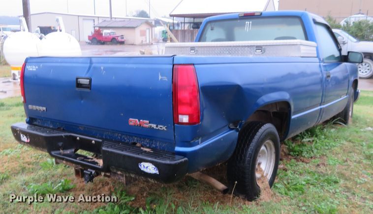 image for item EQ9335 1997 GMC Sierra 1500 pickup truck