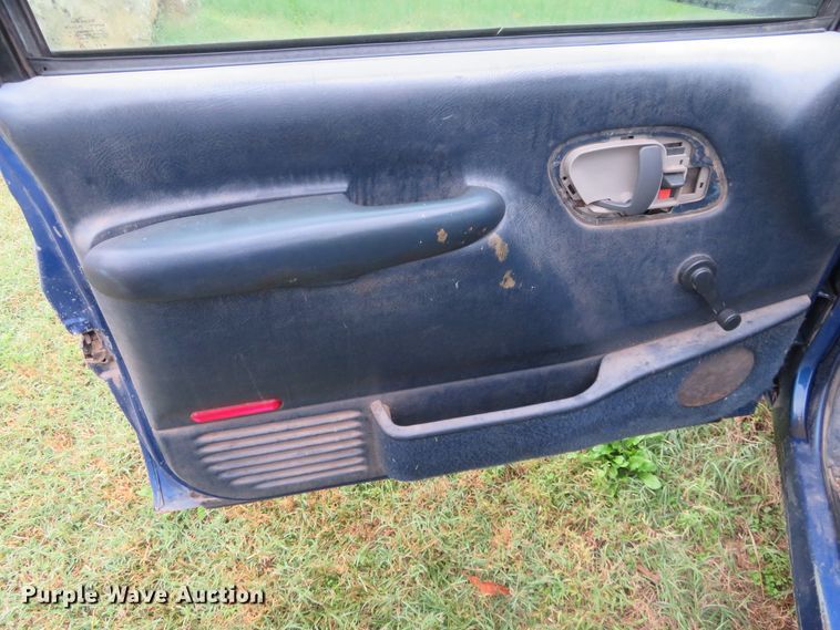 image for item EQ9335 1997 GMC Sierra 1500 pickup truck