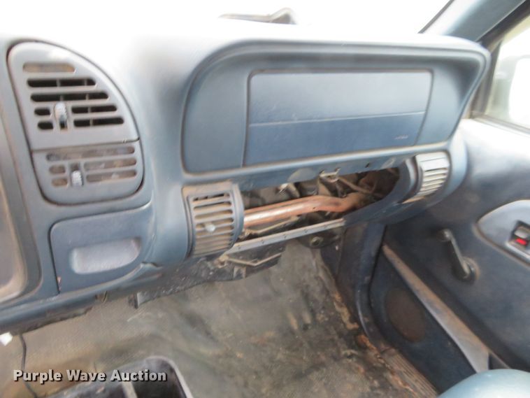 image for item EQ9335 1997 GMC Sierra 1500 pickup truck