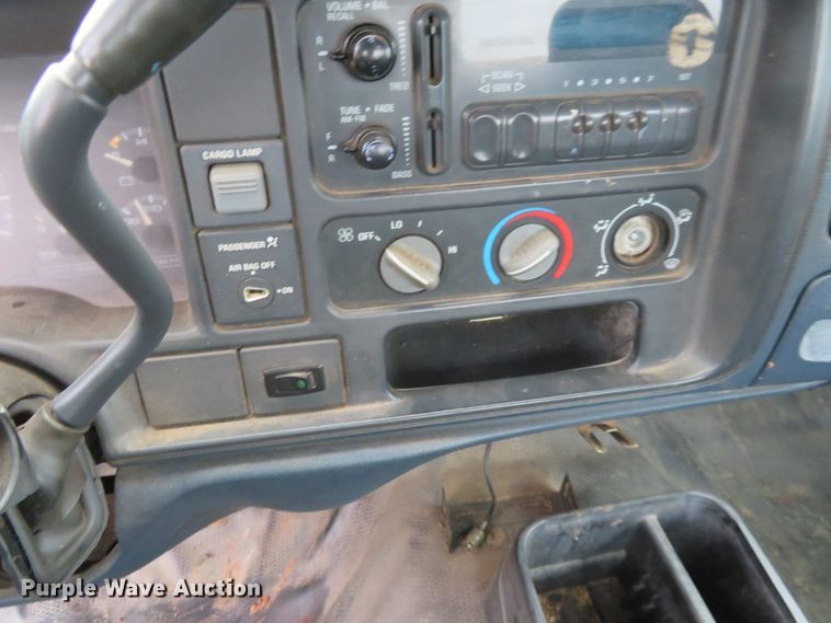 image for item EQ9335 1997 GMC Sierra 1500 pickup truck