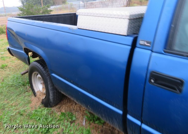 image for item EQ9335 1997 GMC Sierra 1500 pickup truck