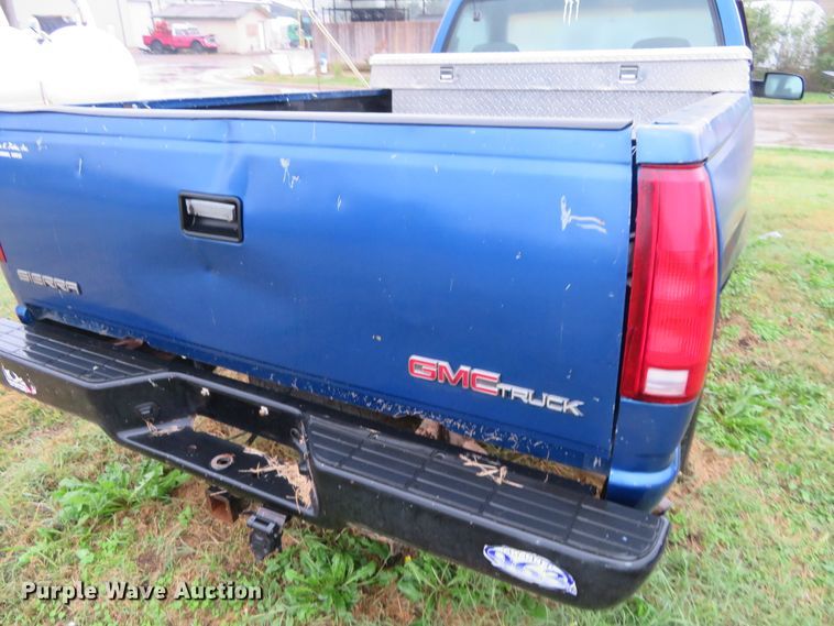 image for item EQ9335 1997 GMC Sierra 1500 pickup truck