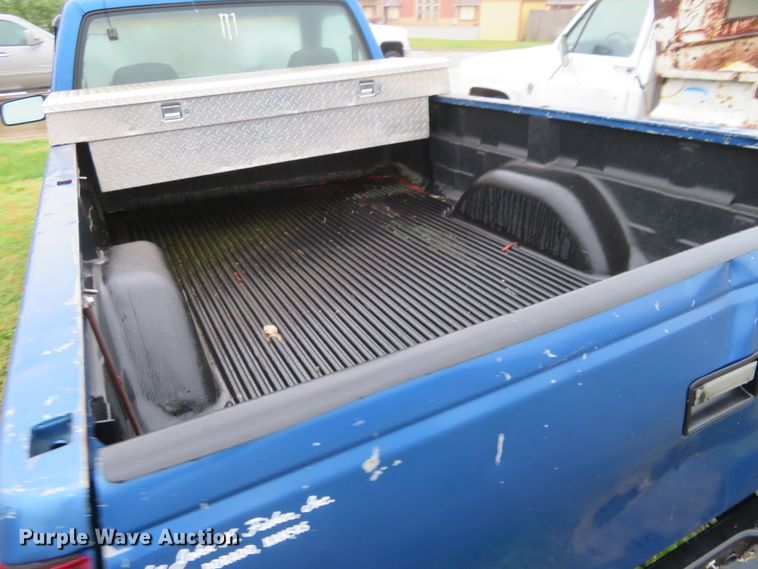 image for item EQ9335 1997 GMC Sierra 1500 pickup truck