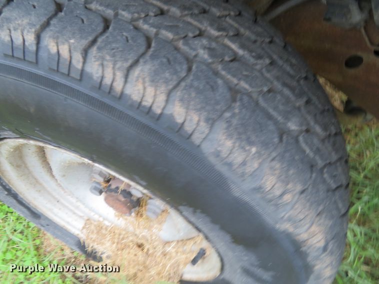 image for item EQ9335 1997 GMC Sierra 1500 pickup truck