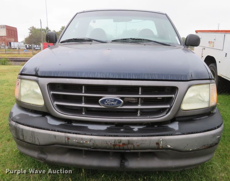 image for item EQ9342 2002 Ford F150 XL pickup truck