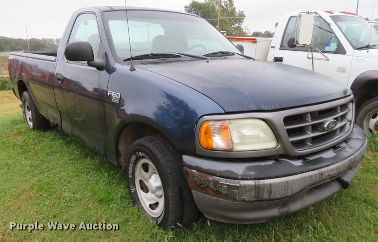 image for item EQ9342 2002 Ford F150 XL pickup truck